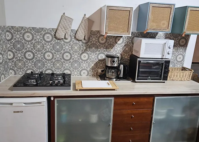 Des Ecuries De La Paguere 펜션 오리냑